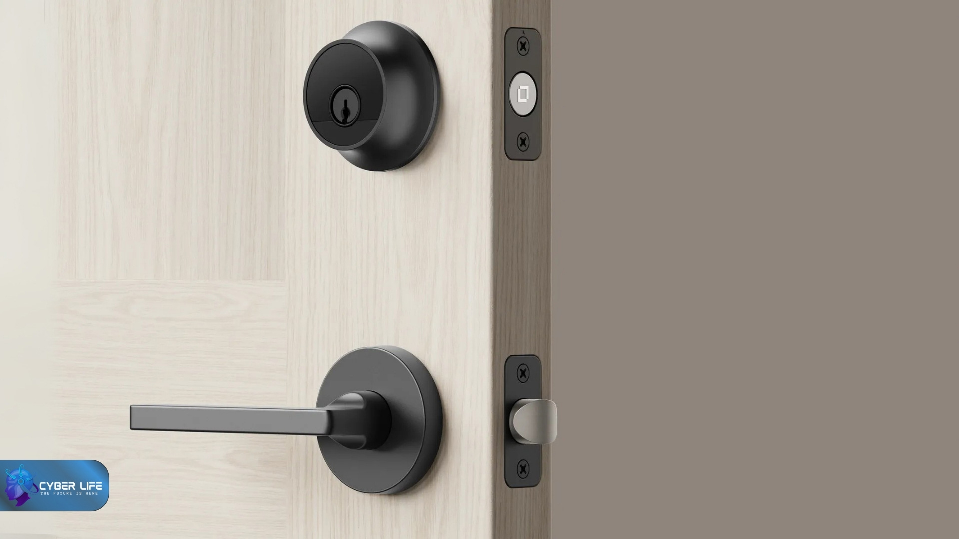 قفل هوشمند نامرئی Level Lock Pro و ردیاب‌های بلوتوثی قابل شارژ Chipolo