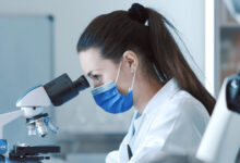 نقش هوش مصنوعی در داروسازی و بیوتکنولوژی: پیش‌بینی درآمد ۴۱۰ میلیارد دلاری تا سال ۲۰۲۵.