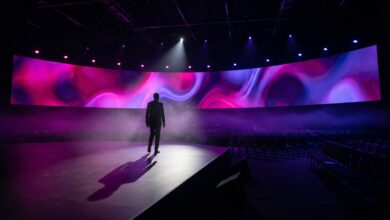 سخنرانی خداحافظی تیم کوک روی استیج اپل پارک در کنفرانس WWDC 2026 سایبرمگ
