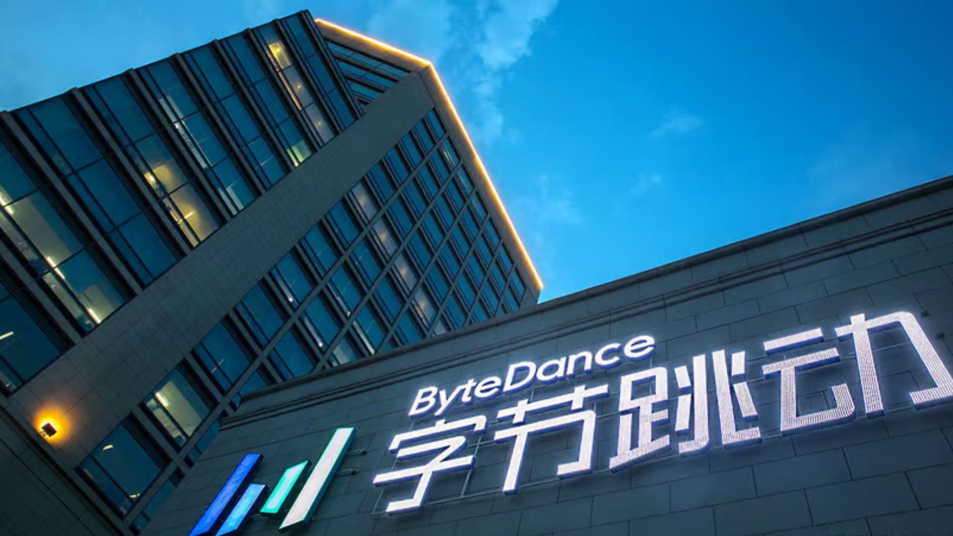 مراحل پیش‌آموزش و بهینه‌سازی مدل‌های لایه‌ای چندتریلیون‌پارامتری در مراکز داده