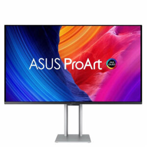 مانیتور ایسوس ProArt PA32UCDM در کنار سیستم مک بوک پرو