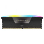 نمای زاویه دار از پخش کننده حرارت رم Corsair مدل VENGEANCE RGB