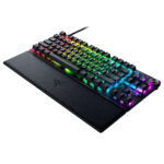 نمای نزدیک از کلیدهای PBT دو تزریقه کیبورد Razer Huntsman V3 Pro