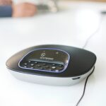اسپیکرفون و دکمه‌های کنترلی Logitech GROUP