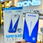 عملکرد تکنولوژی ضدالکتریسیته ساکن در نصب گلس ZYONS روی آیفون