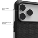 نمای نزدیک از دکمه‌های اورسایز و بافت فیبر کربنی قاب UAG iPhone 17 Pro Max